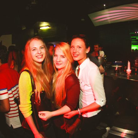 BEHAVE! - BACK TO THE 80'S @ U4