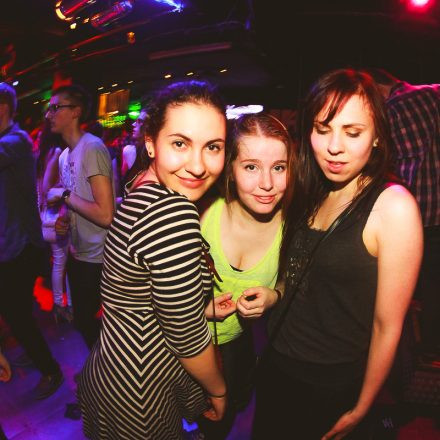 BEHAVE! - BACK TO THE 80'S @ U4