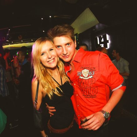 BEHAVE! - BACK TO THE 80'S @ U4