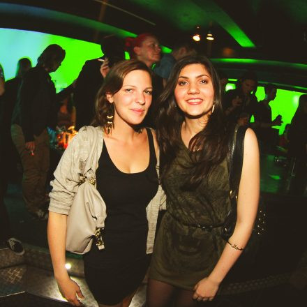 BEHAVE! - BACK TO THE 80'S @ U4