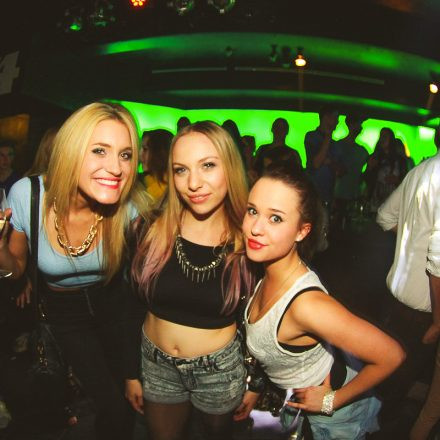 BEHAVE! - BACK TO THE 80'S @ U4