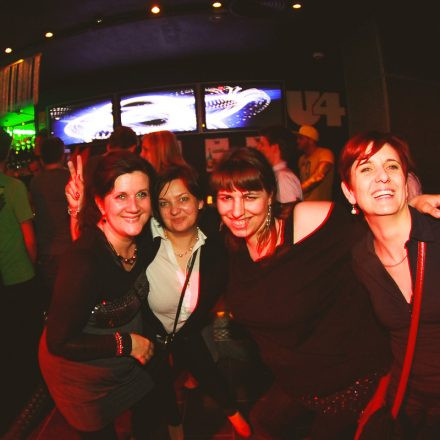 BEHAVE! - BACK TO THE 80'S @ U4