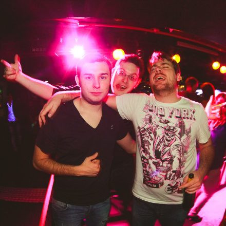 BEHAVE! - BACK TO THE 80'S @ U4