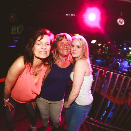 BEHAVE! - BACK TO THE 80'S @ U4