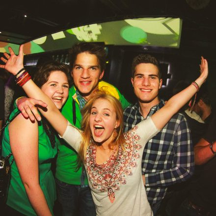 BEHAVE! - BACK TO THE 80'S @ U4