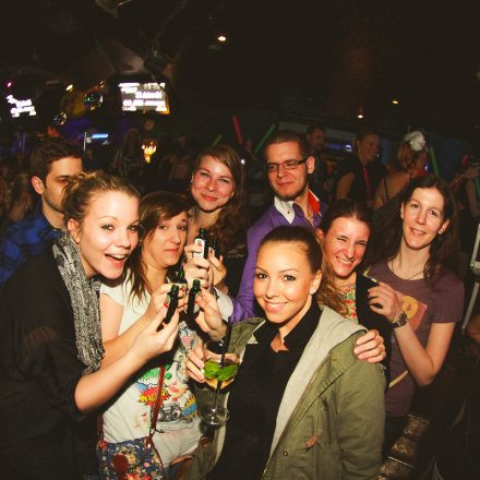 BEHAVE! - BACK TO THE 80'S @ U4