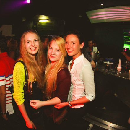 BEHAVE! - BACK TO THE 80'S @ U4