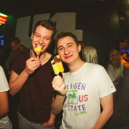 BEHAVE! - BACK TO THE 80'S @ U4