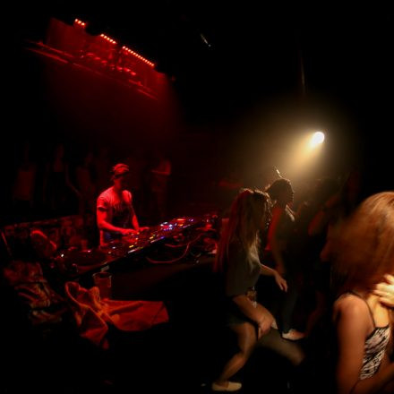 Beat it Special with Aphrodite & MC Junior Red @ Flex