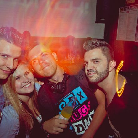 Switch! pres. DJ Version @ Camera