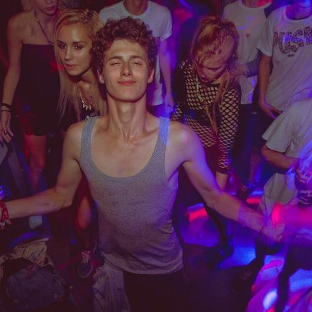 Switch! pres. DJ Version @ Camera