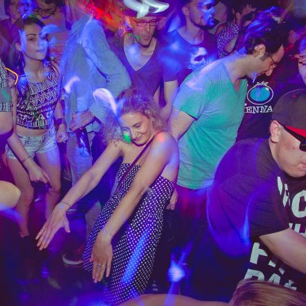 Switch! pres. DJ Version @ Camera