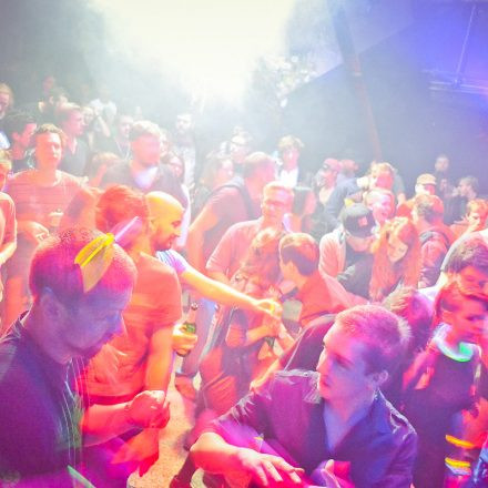Rave on @ Fluc