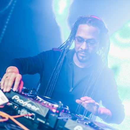 Beat it with Roni Size @ Flex