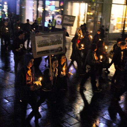 Fackelzug zum Rathausplatz / Mono & Nikitaman @ Rathausplatz