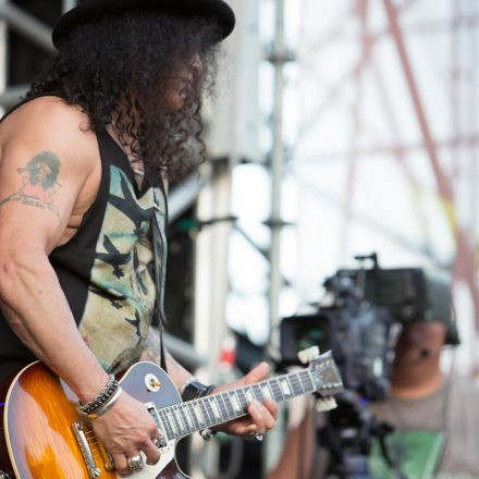 Slash feat. Myles Kennedy & The Conspirators @ Burg Clam