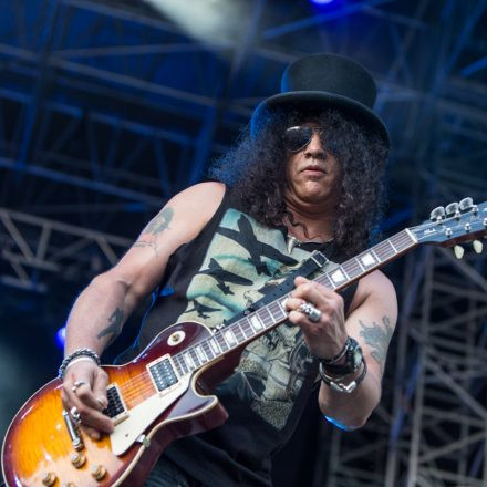 Slash feat. Myles Kennedy & The Conspirators @ Burg Clam