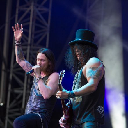 Slash feat. Myles Kennedy & The Conspirators @ Burg Clam