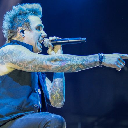 Five Finger Death Punch & Papa Roach @ Gasometer