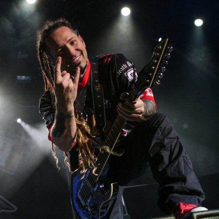 Five Finger Death Punch & Papa Roach @ Gasometer