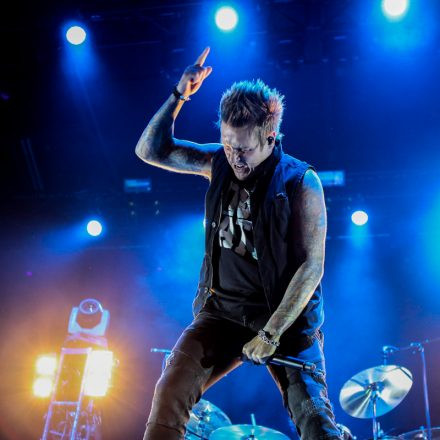 Five Finger Death Punch & Papa Roach @ Gasometer