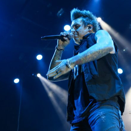 Five Finger Death Punch & Papa Roach @ Gasometer