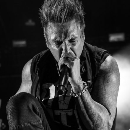 Five Finger Death Punch & Papa Roach @ Gasometer