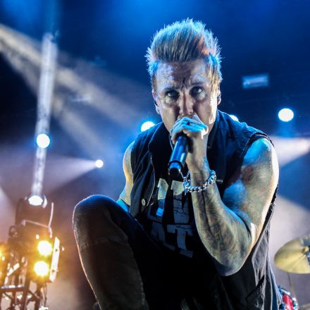 Five Finger Death Punch & Papa Roach @ Gasometer