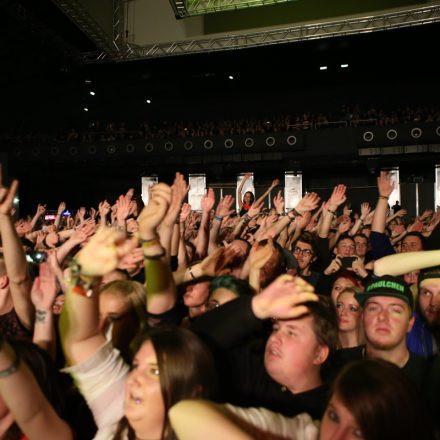 Five Finger Death Punch & Papa Roach @ Gasometer