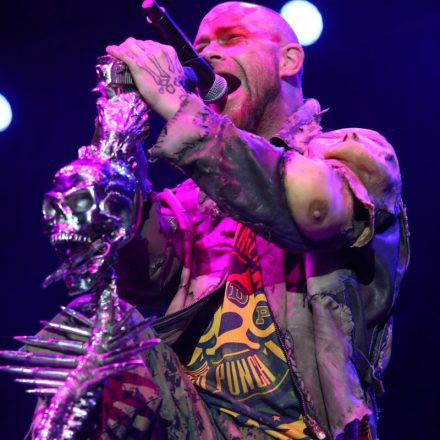 Five Finger Death Punch & Papa Roach @ Gasometer