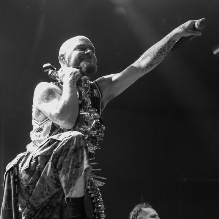 Five Finger Death Punch & Papa Roach @ Gasometer