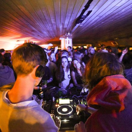 Houseboot w/ AlleFarben, FlicFlac, Julius Abel + Funktion One @ Boot Donau Wien