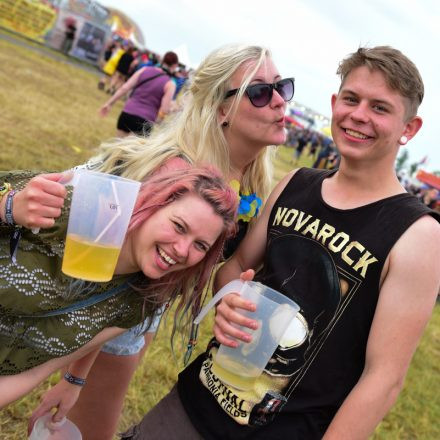 Nova Rock Day 1 [Focus: Grill & Chill]