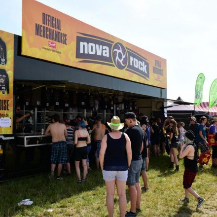 Nova Rock Day 1 [Focus: Grill & Chill]