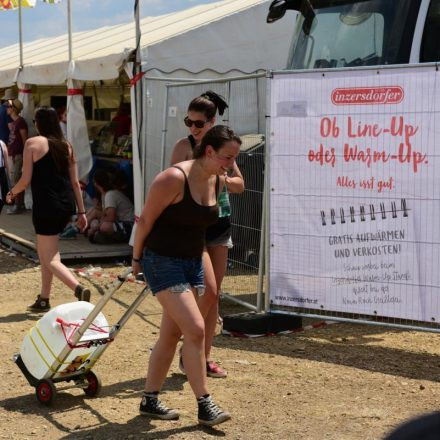 Nova Rock Day 1 [Focus: Grill & Chill]