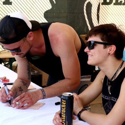 Nova Rock Day 2 [Focus: Autogrammzelt]