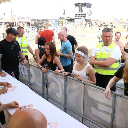 Nova Rock Day 2 [Focus: Autogrammzelt]