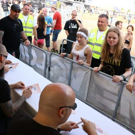 Nova Rock Day 2 [Focus: Autogrammzelt]