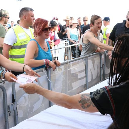 Nova Rock Day 2 [Focus: Autogrammzelt]