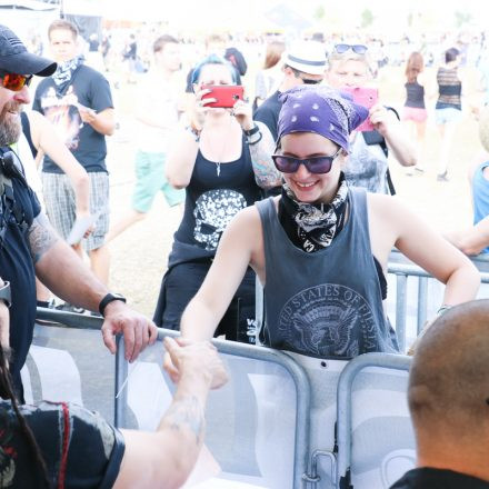 Nova Rock Day 2 [Focus: Autogrammzelt]