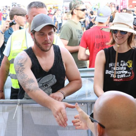 Nova Rock Day 2 [Focus: Autogrammzelt]