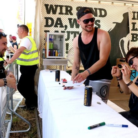 Nova Rock Day 2 [Focus: Autogrammzelt]