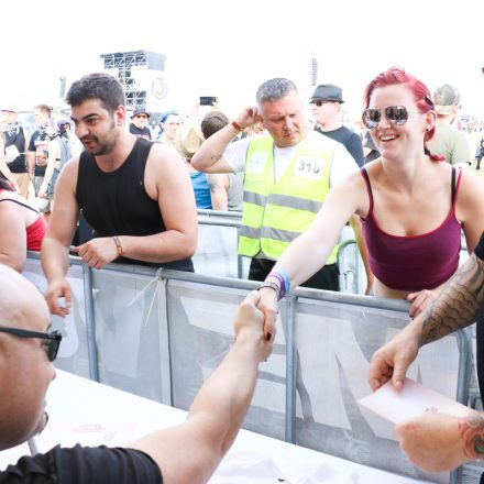 Nova Rock Day 2 [Focus: Autogrammzelt]