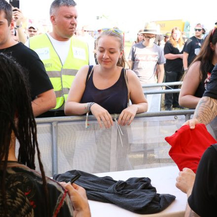 Nova Rock Day 2 [Focus: Autogrammzelt]