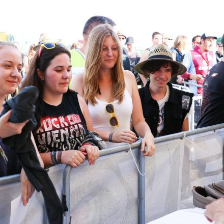 Nova Rock Day 2 [Focus: Autogrammzelt]