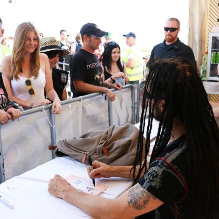 Nova Rock Day 2 [Focus: Autogrammzelt]