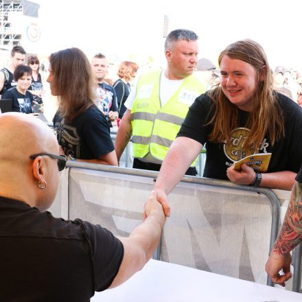 Nova Rock Day 2 [Focus: Autogrammzelt]