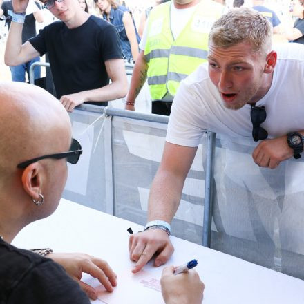 Nova Rock Day 2 [Focus: Autogrammzelt]