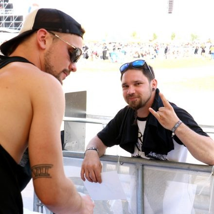 Nova Rock Day 2 [Focus: Autogrammzelt]