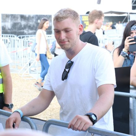 Nova Rock Day 2 [Focus: Autogrammzelt]